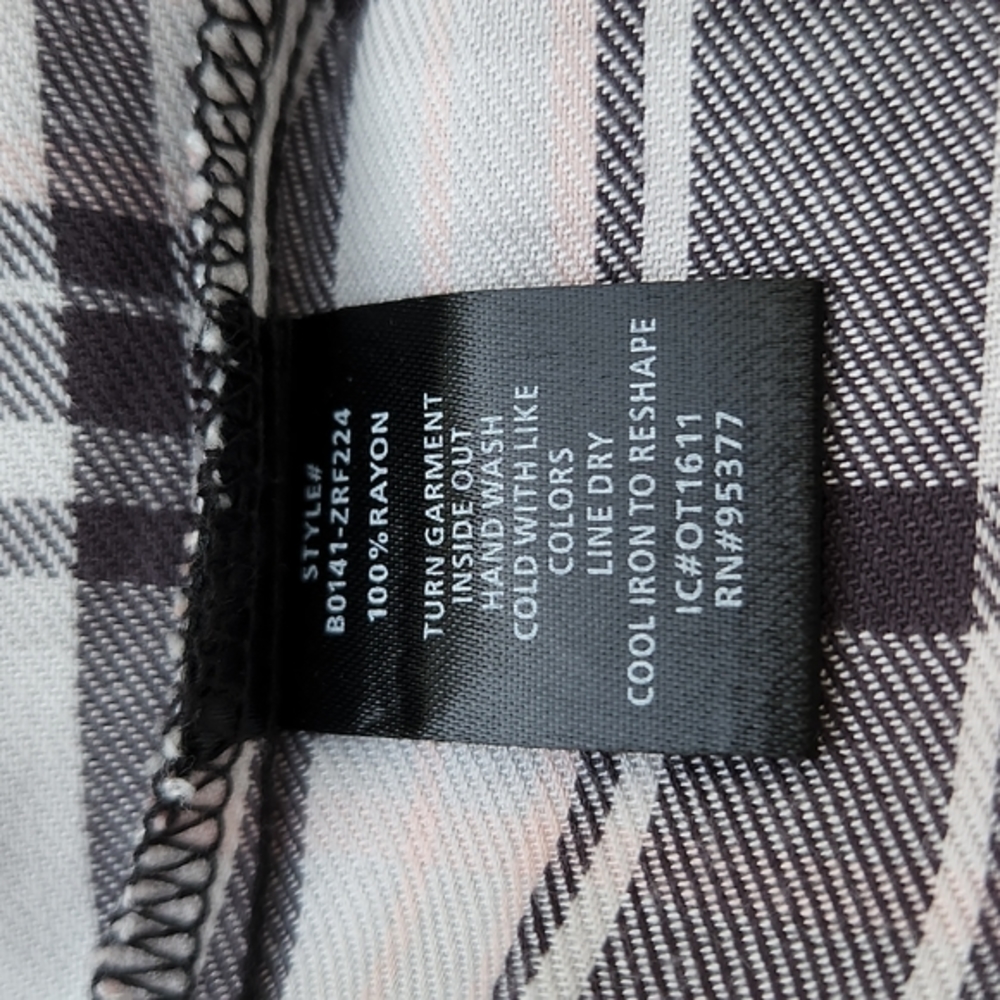 Sanctuary -plaid Boyfriend shirt, Medium, snap closure and soft - Picture 8 of 8